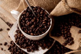 Será que você consome cafeína em excesso? Conheça os riscos