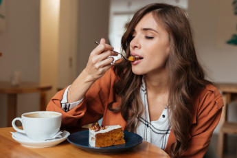 Três alimentos doces que fazem bem ao cérebro, segundo um neurocientista
